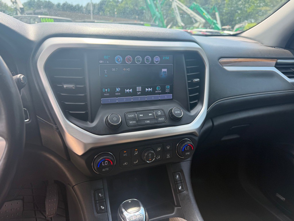 2017 GMC Acadia Image 15