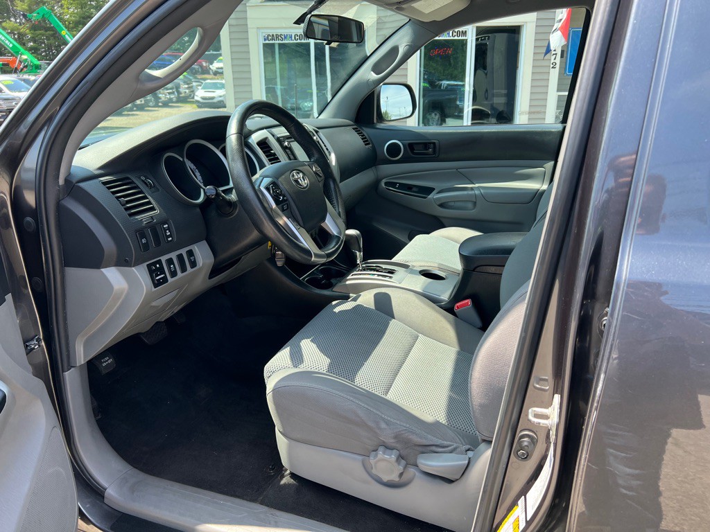 2015 Toyota Tacoma Image 8