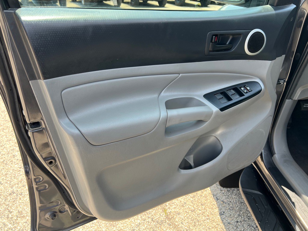 2015 Toyota Tacoma Image 10