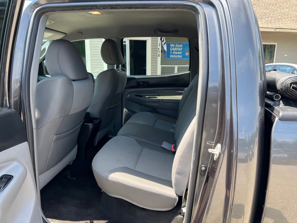 2015 Toyota Tacoma Image 11