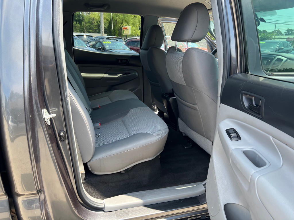 2015 Toyota Tacoma Image 13