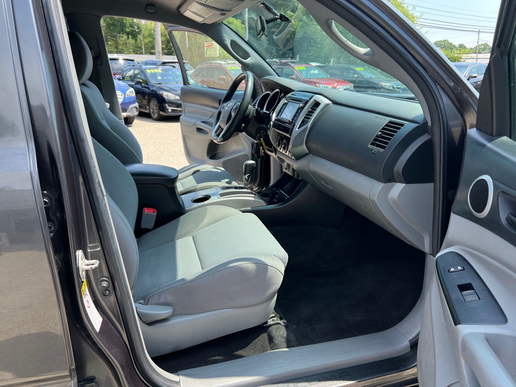 2015 Toyota Tacoma Image 14
