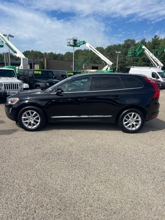 2017 Volvo XC60 Image 2