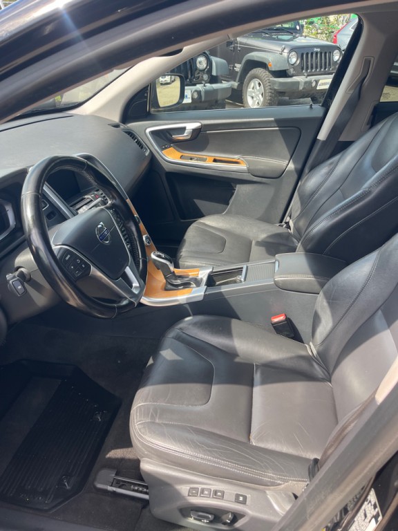 2017 Volvo XC60 Image 11