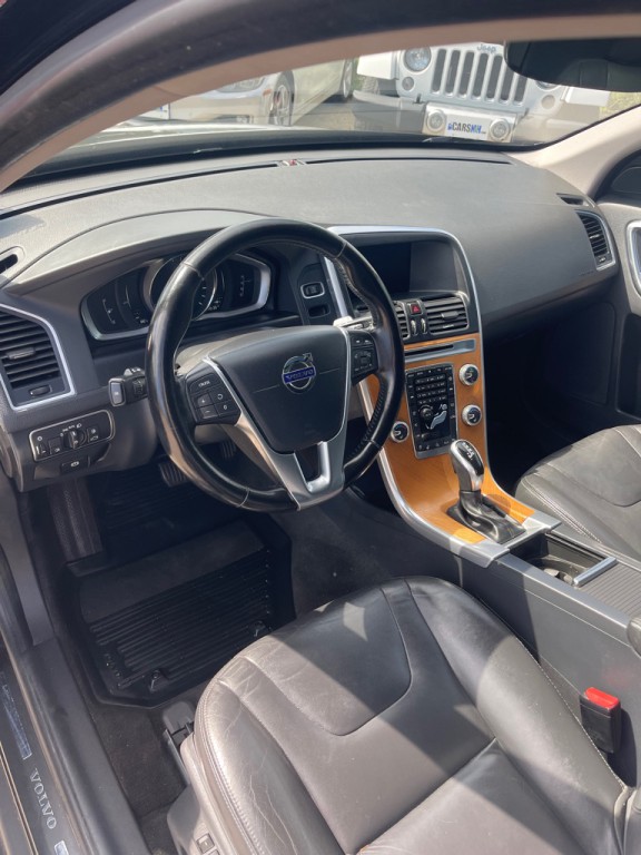 2017 Volvo XC60 Image 12