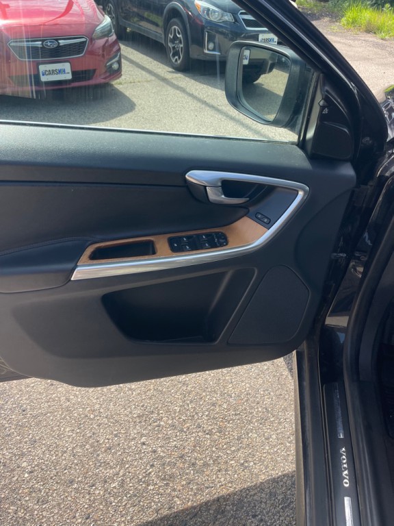 2017 Volvo XC60 Image 13