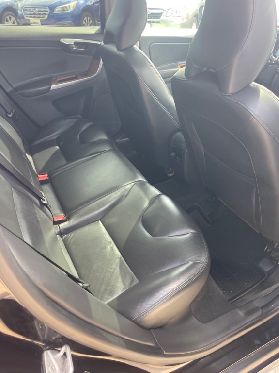 2017 Volvo XC60 Image 16