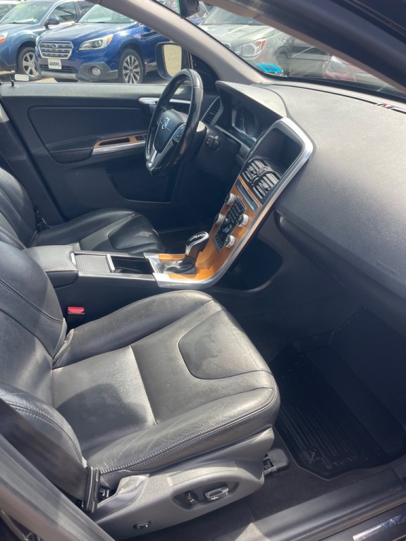 2017 Volvo XC60 Image 17
