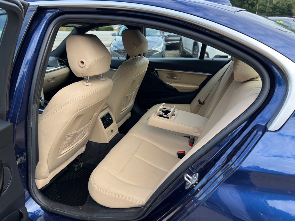 2018 BMW 3 Series Image 12