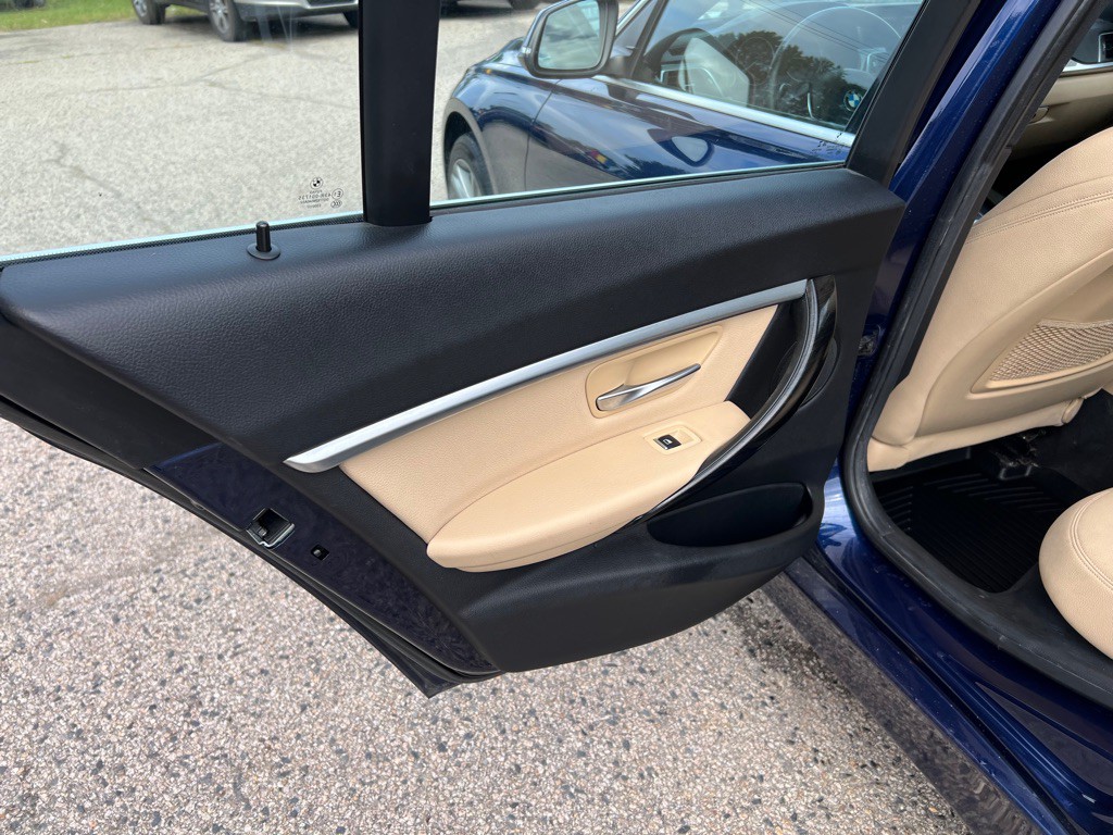 2018 BMW 3 Series Image 13
