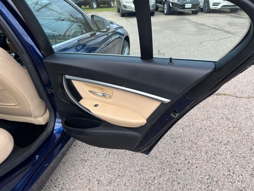 2018 BMW 3 Series Image 15