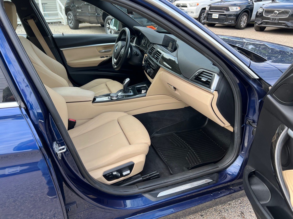 2018 BMW 3 Series Image 16