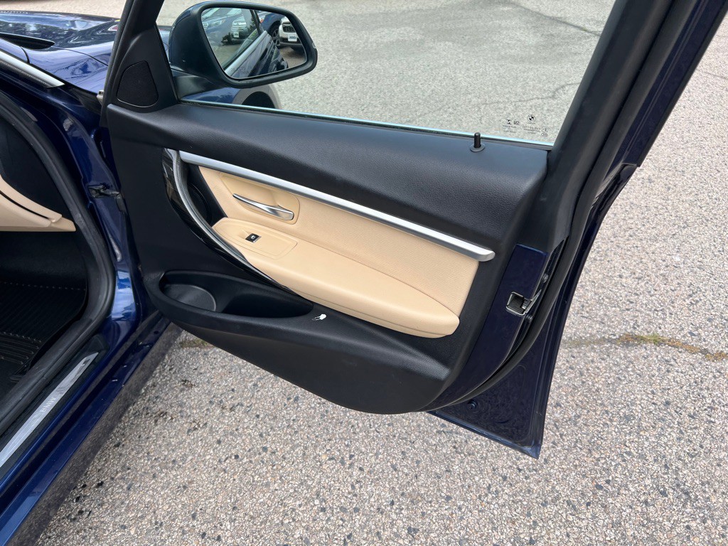 2018 BMW 3 Series Image 17