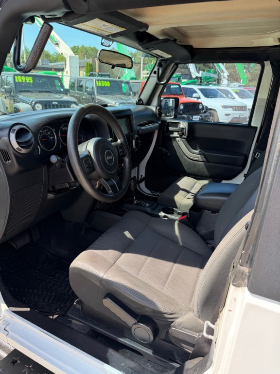 2012 Jeep Wrangler Image 9