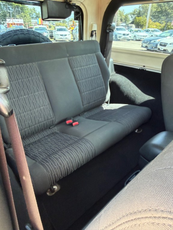 2012 Jeep Wrangler Image 11