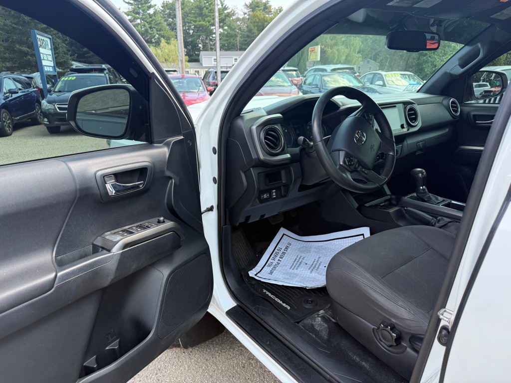 2016 Toyota Tacoma Image 12