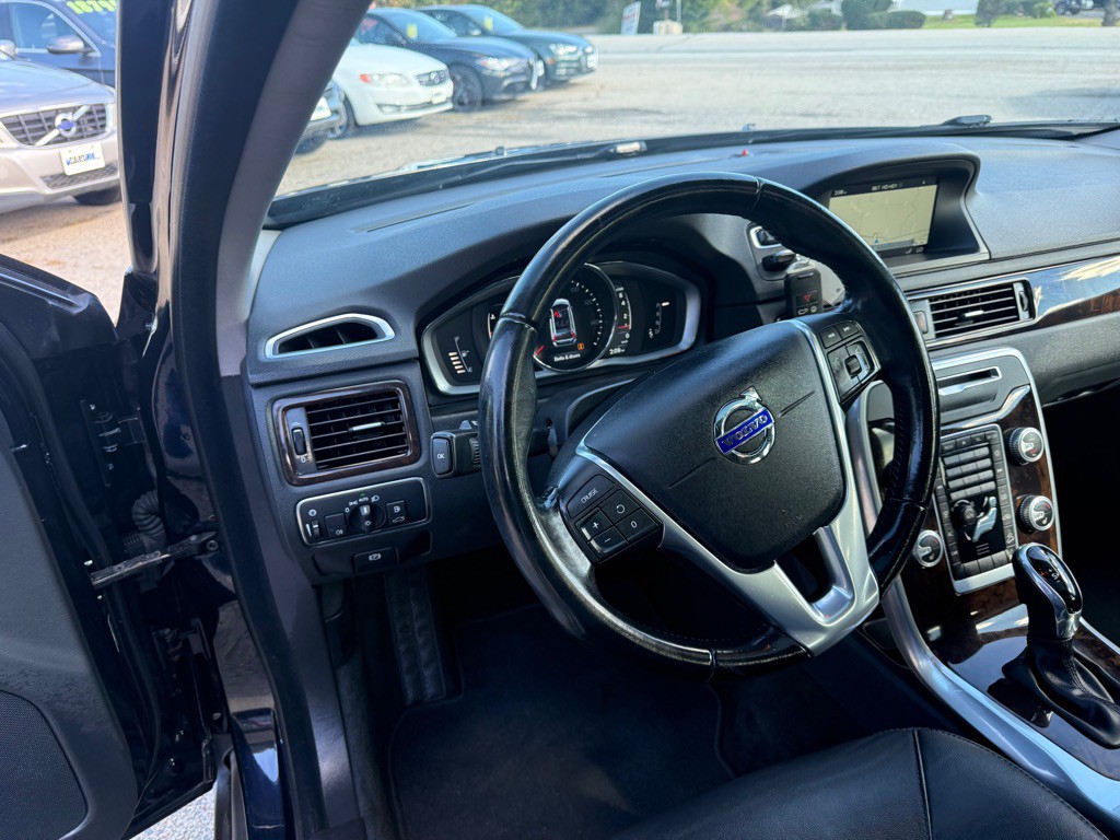2016 Volvo XC70 Image 13