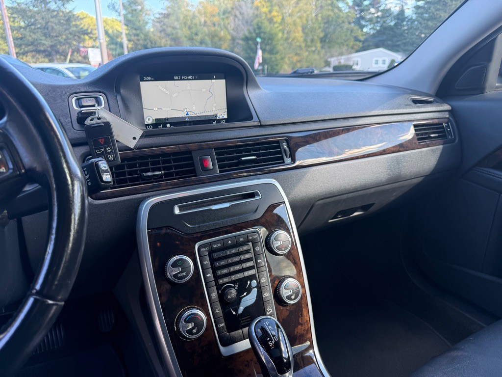 2016 Volvo XC70 Image 14