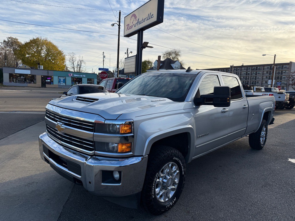 2018 Chevrolet Silverado 1500 Image 2