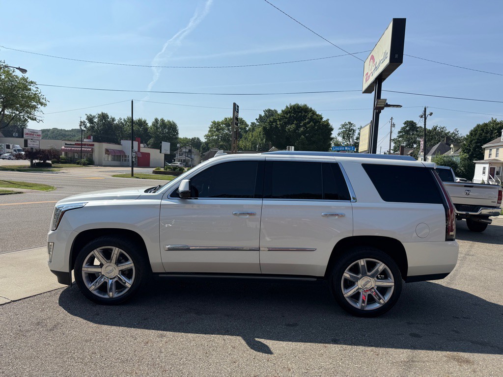 2015 Cadillac Escalade Image 3