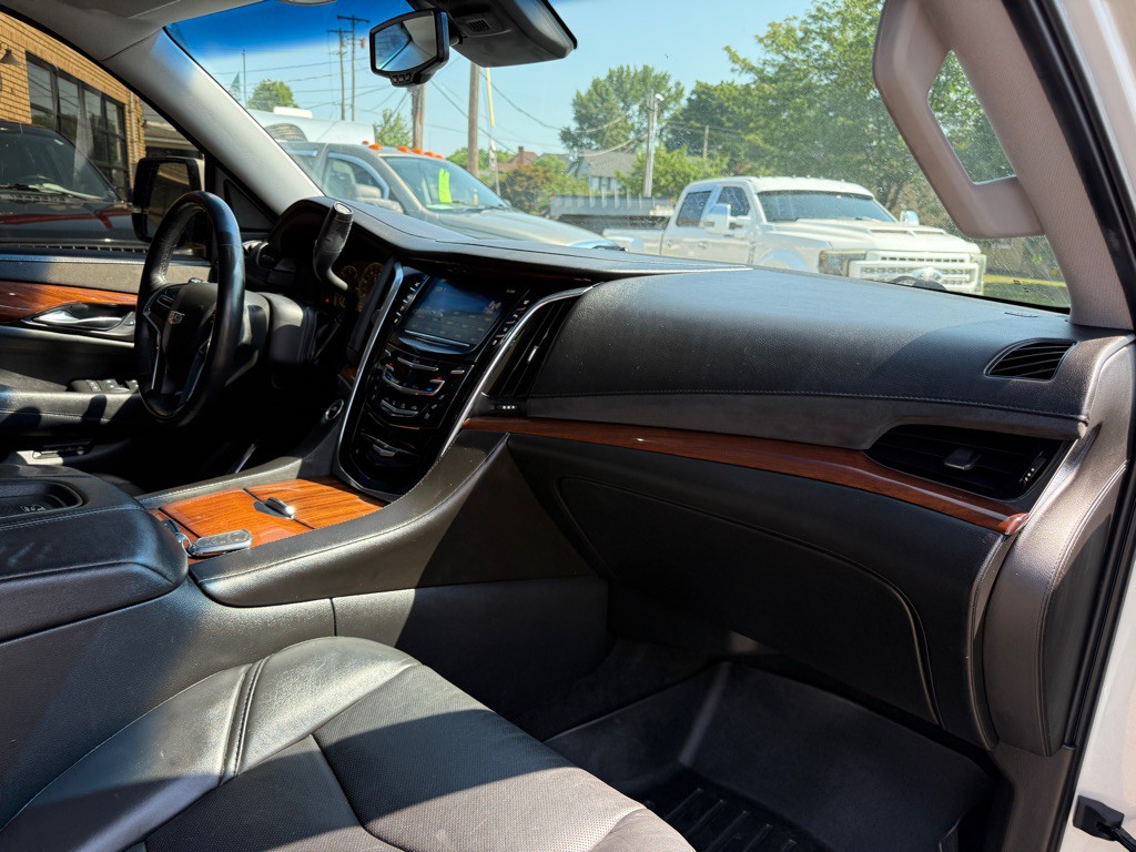 2015 Cadillac Escalade Image 8
