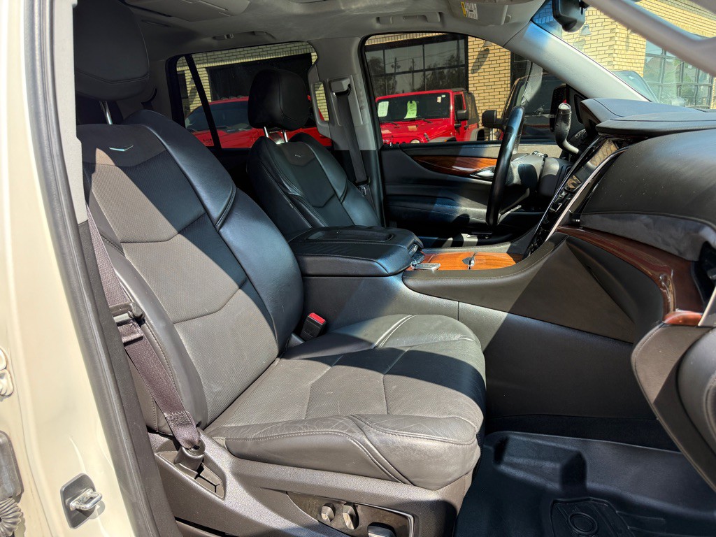 2015 Cadillac Escalade Image 9