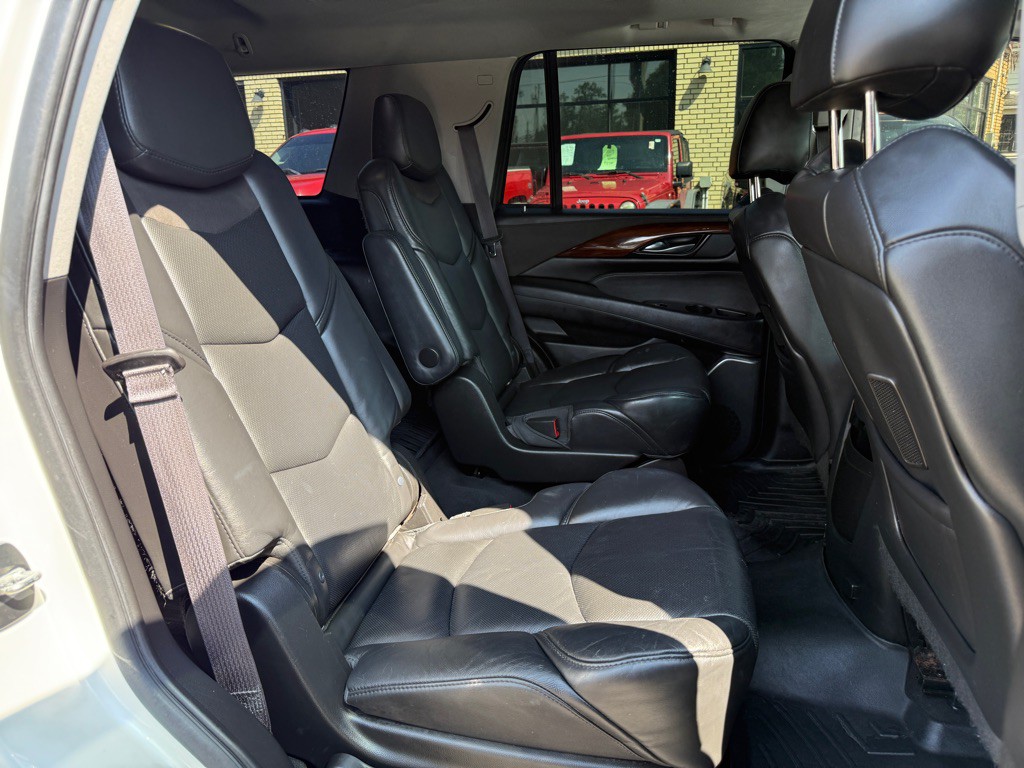 2015 Cadillac Escalade Image 11