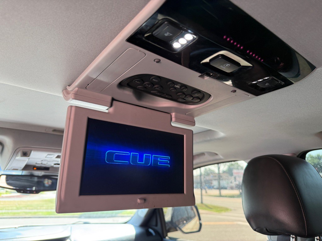 2015 Cadillac Escalade Image 16