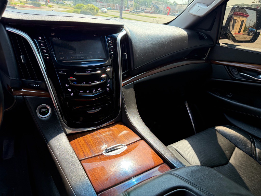 2015 Cadillac Escalade Image 20