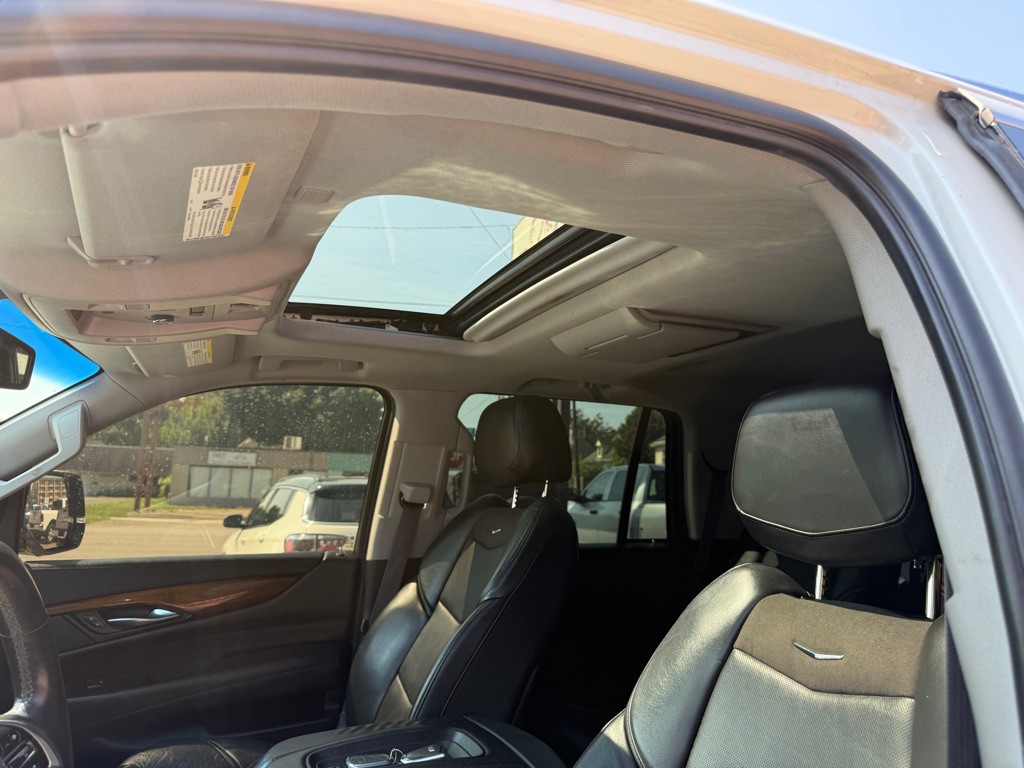 2015 Cadillac Escalade Image 24