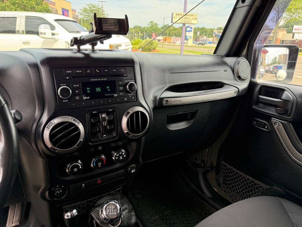 2015 Jeep Wrangler Unlimited Image 16