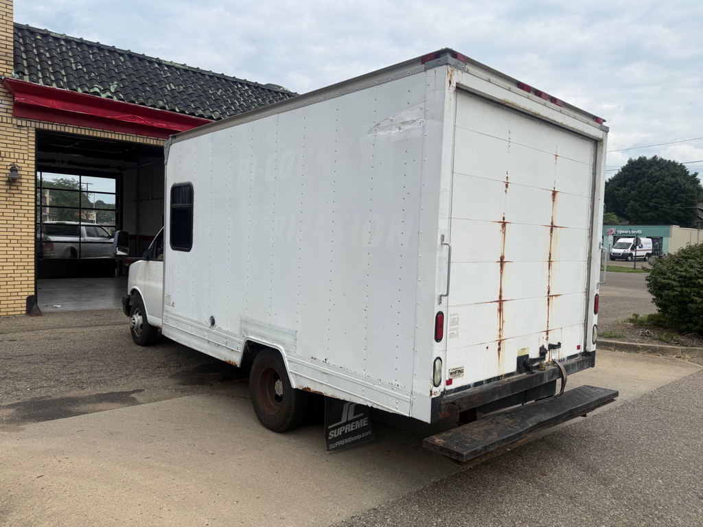 2009 Chevrolet Express Image 5