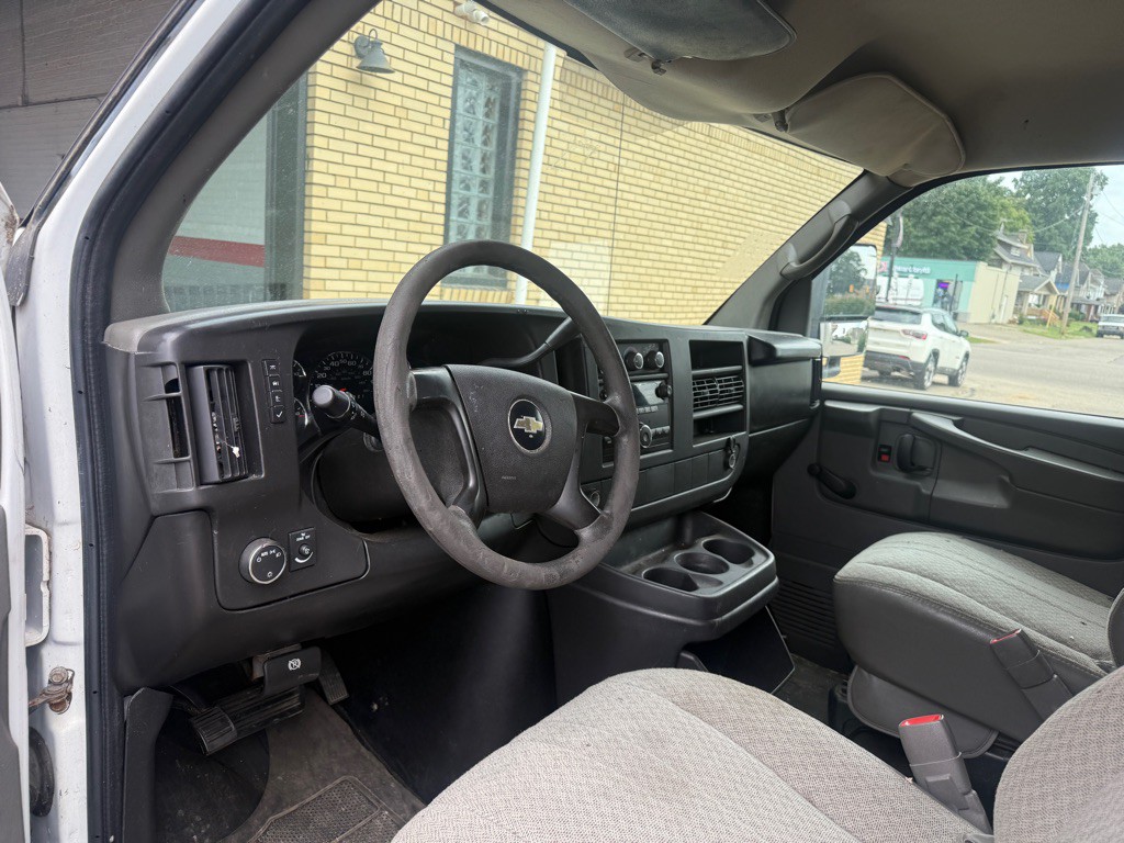 2009 Chevrolet Express Image 6