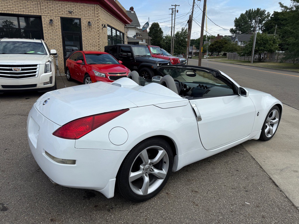 2004 Nissan 350Z Image 4