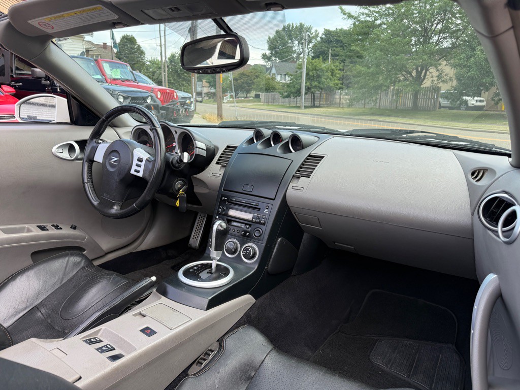 2004 Nissan 350Z Image 7