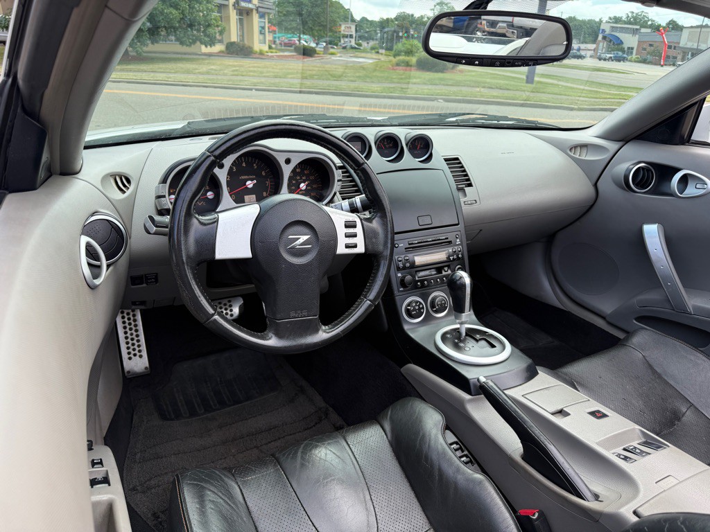 2004 Nissan 350Z Image 9
