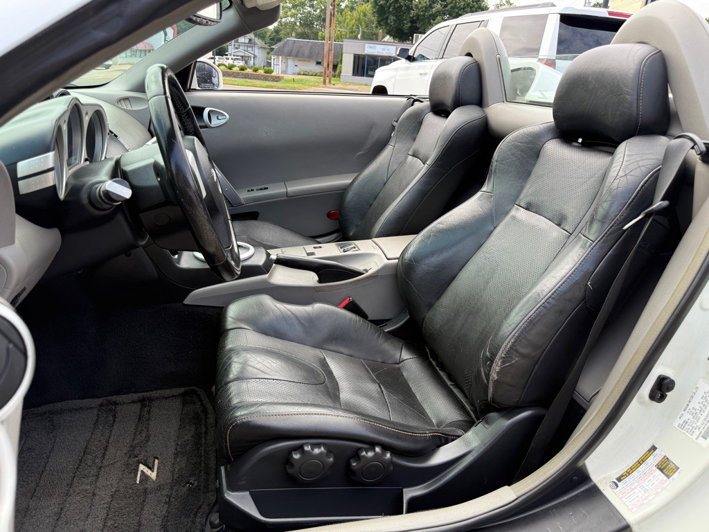 2004 Nissan 350Z Image 10