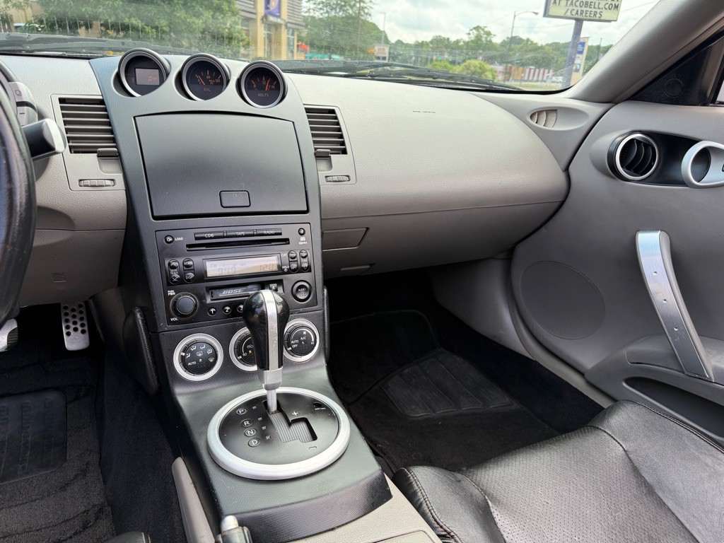 2004 Nissan 350Z Image 11