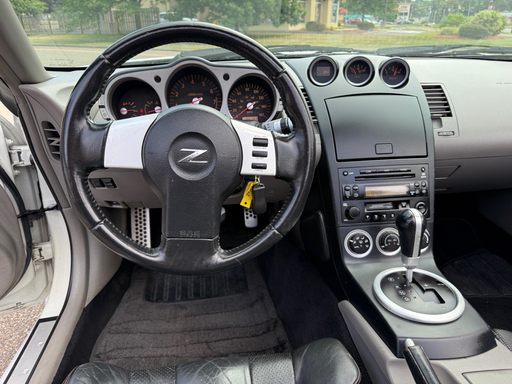2004 Nissan 350Z Image 12