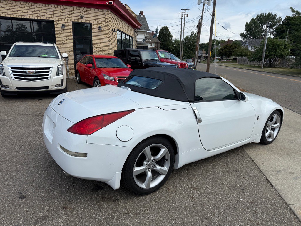 2004 Nissan 350Z Image 17