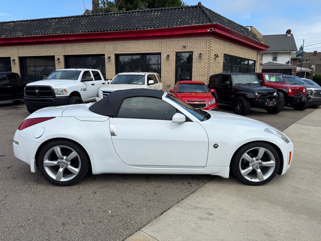 2004 Nissan 350Z Image 18