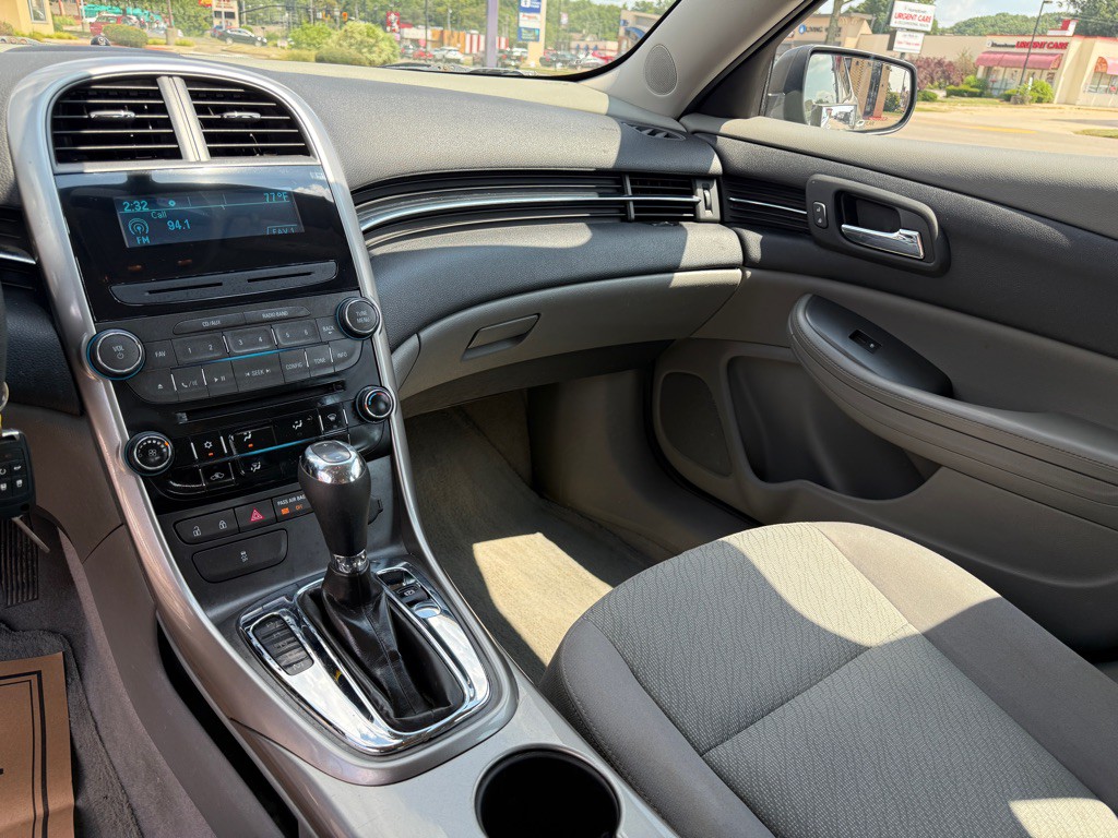 2013 Chevrolet Malibu Image 16