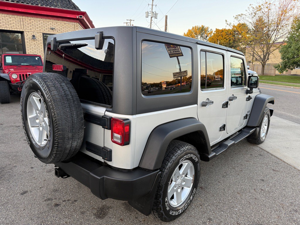 2012 Jeep Wrangler Unlimited Image 4