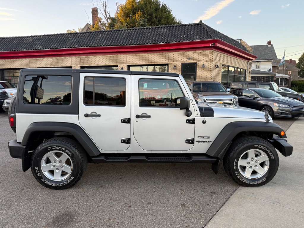 2012 Jeep Wrangler Unlimited Image 5