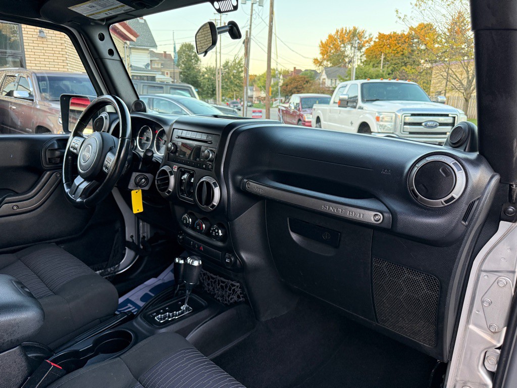 2012 Jeep Wrangler Unlimited Image 8