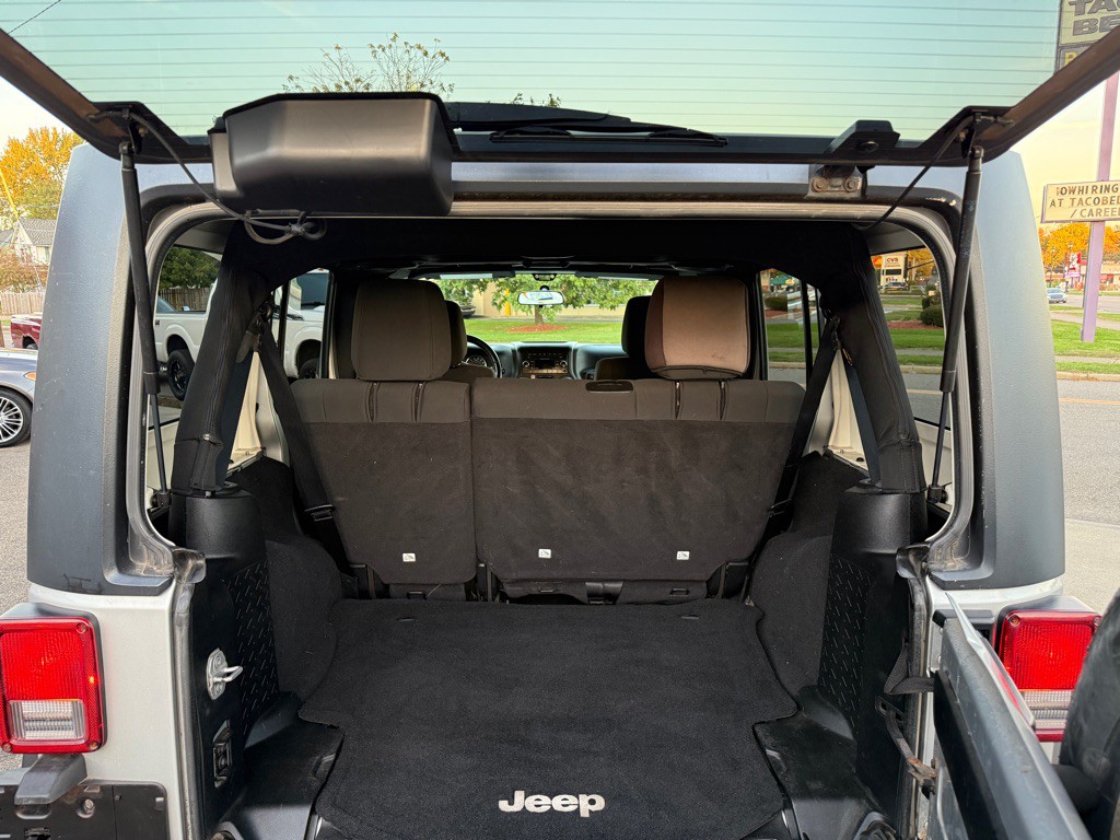 2012 Jeep Wrangler Unlimited Image 12