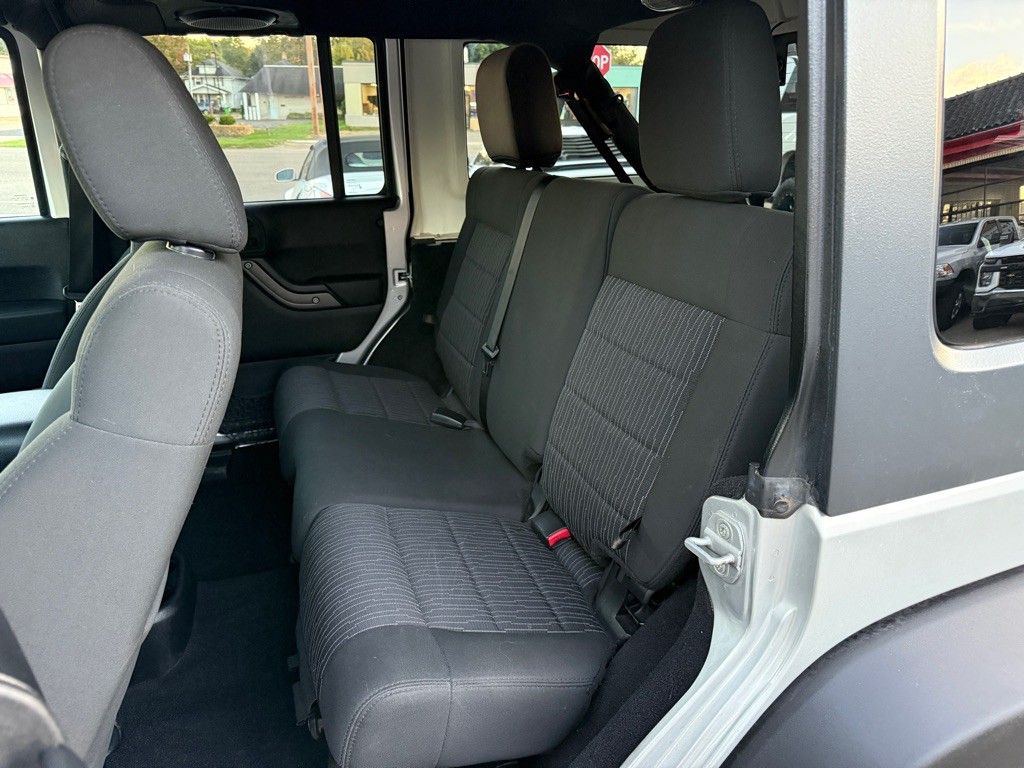 2012 Jeep Wrangler Unlimited Image 13