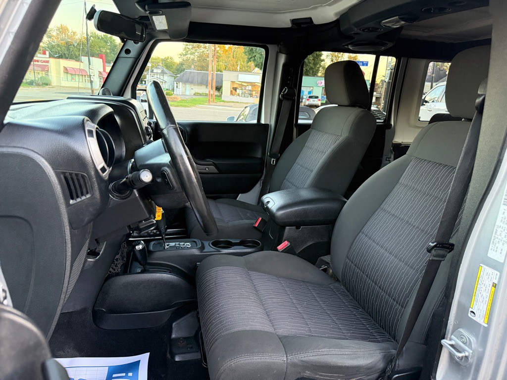 2012 Jeep Wrangler Unlimited Image 15