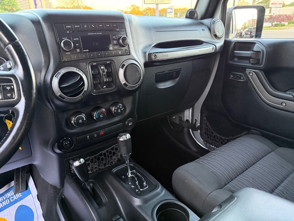 2012 Jeep Wrangler Unlimited Image 16