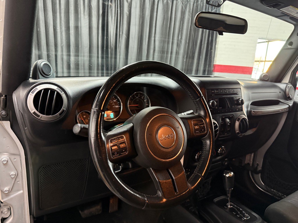 2012 Jeep Wrangler Unlimited Image 15